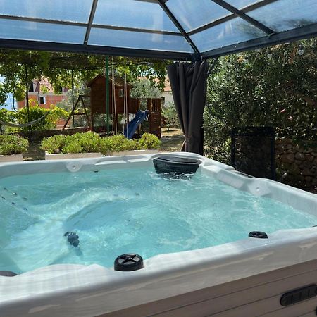 Vacation House Marin With Jacuzzi - Bol, Brac Ngoại thất bức ảnh