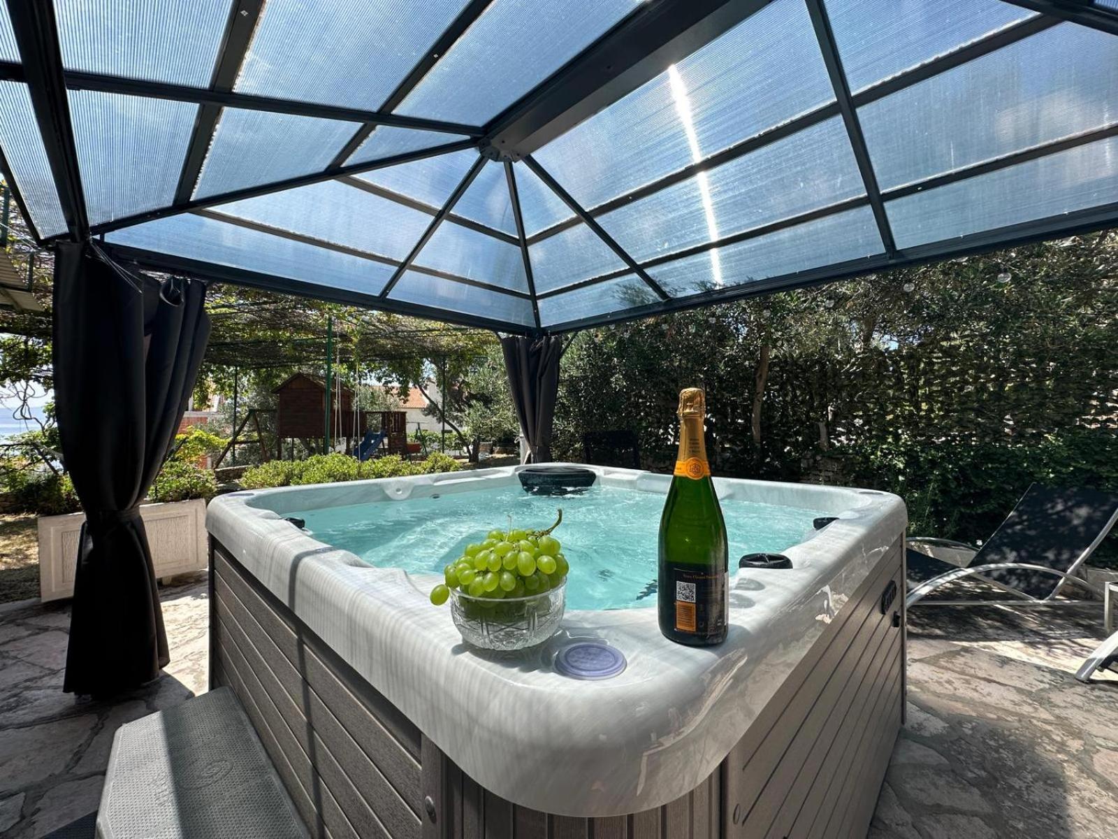 Vacation House Marin With Jacuzzi - Bol, Brac Ngoại thất bức ảnh